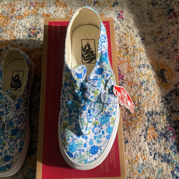 Vans Shoes - Brand New! Vans Authentic Knot slides